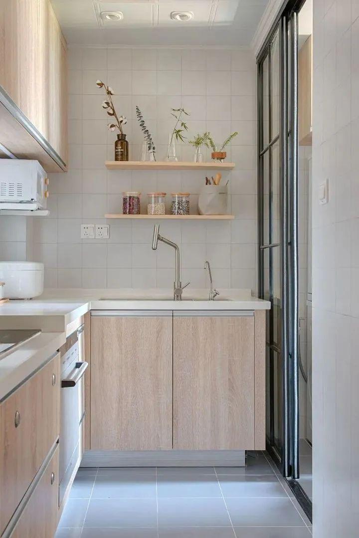 厨房收纳才不难，这些超好用的厨房收纳方法，大部分的家庭都能照搬