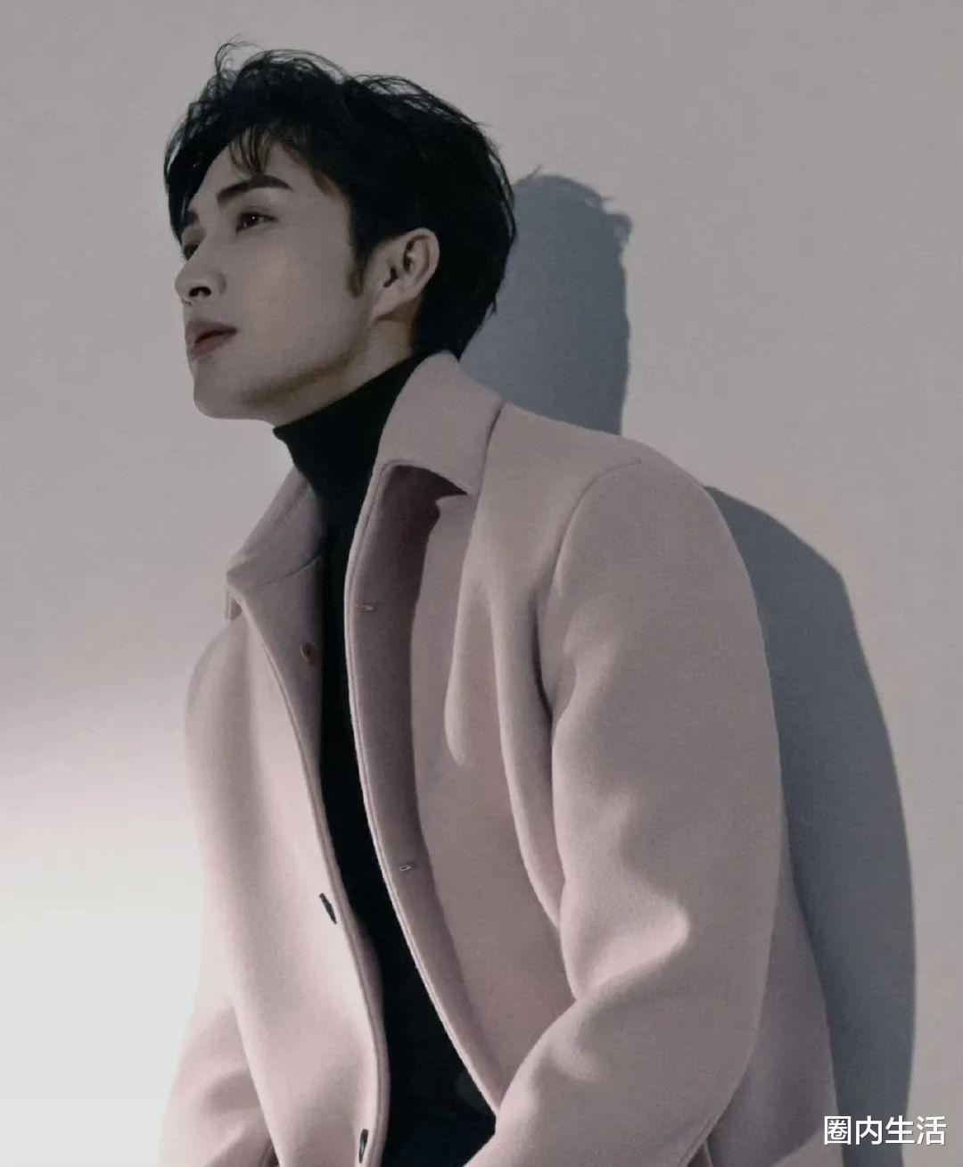 张彬彬|张彬彬现在由杨幂帮带，资源方面是不用愁的，他在节目里的憨傻人设挺吃香