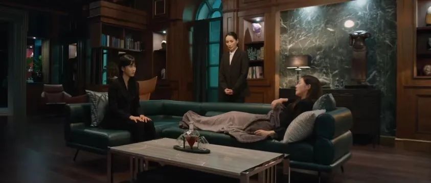 实尾岛|《小小姐们》大结局镜头语言、细节隐喻,幽灵之“兰”的终极讽刺