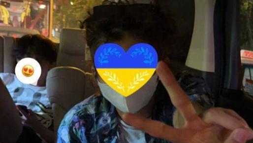 张柏芝|张柏芝分享全家动态，老大老二身材健硕，老三皮肤黝黑显拘谨