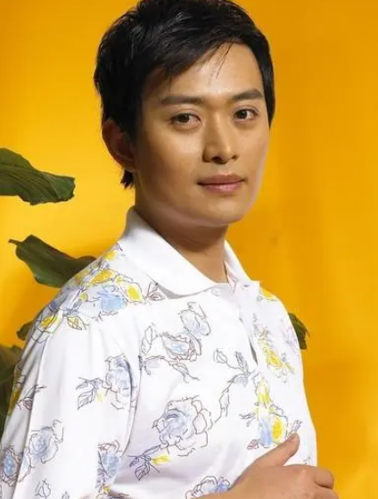 黄海冰|演员黄海冰:不怨前妻坚持丁克,再婚娶小12岁娇妻后获得双重幸福