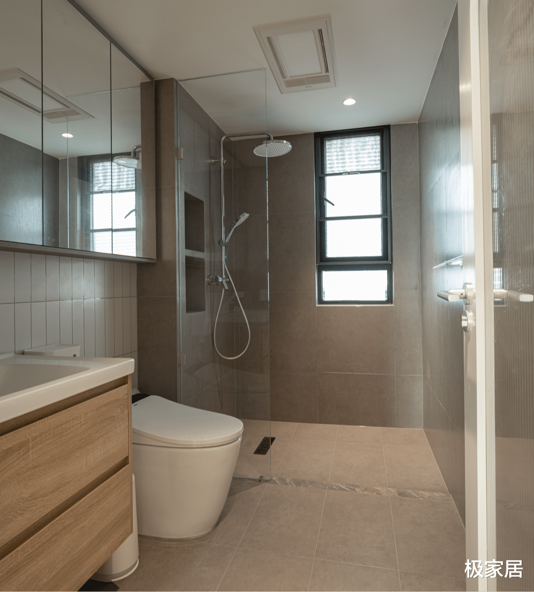 157平米的大房,超大阳台可直接观看美景,简直好极了