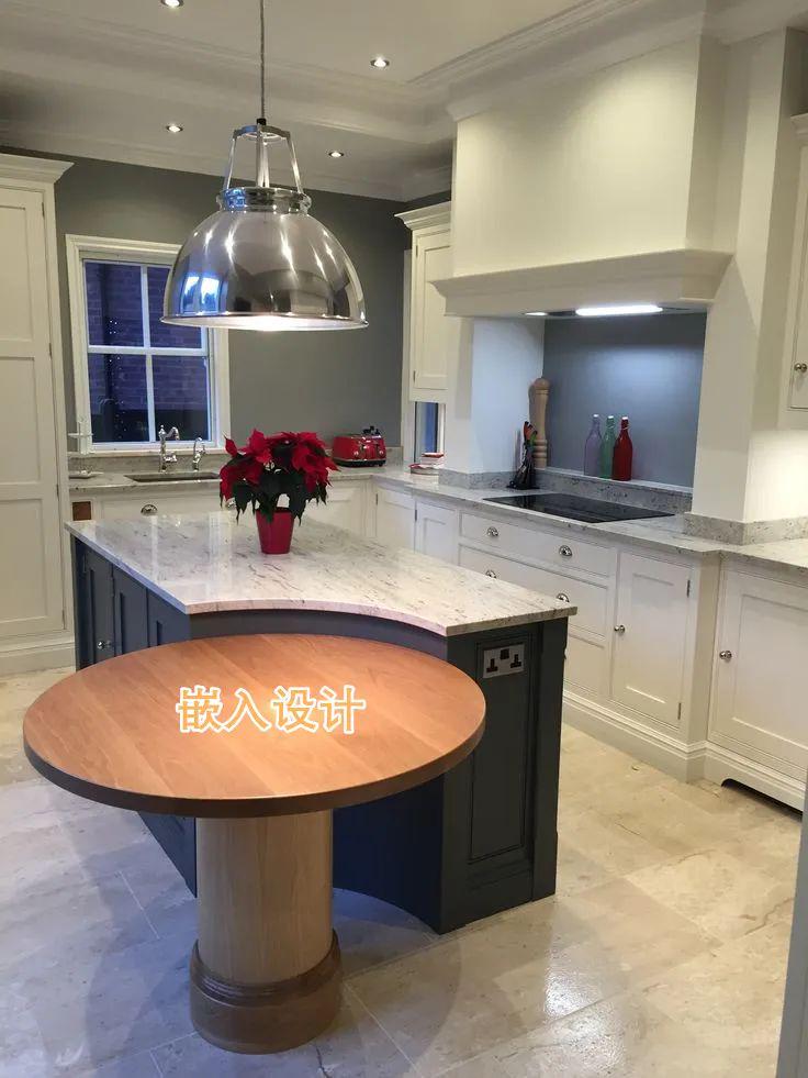 她家装修机智,岛台嵌入圆桌,不是徒有其表,吃饭看书是真实用!