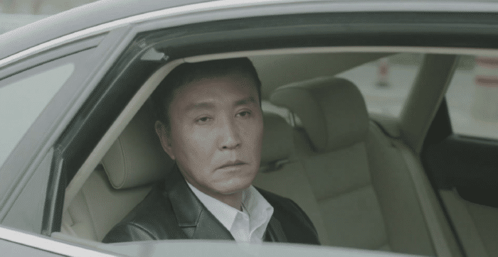 吴刚|吴刚一家三口开豪车逛街，他穿上万毛衣好时髦，27岁儿子帅气有型