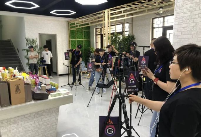 88vip|2022实体店现状：挥刀断臂，只求“活下去”