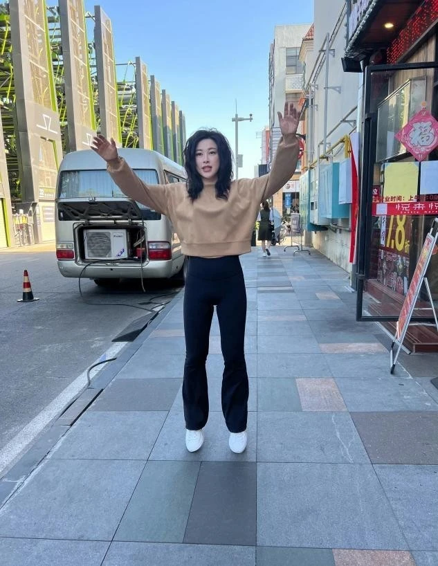 刘诗诗|朱珠老公高调晒女儿近照！小朋友戴蕾丝帽尽挑父母优点长，超可爱