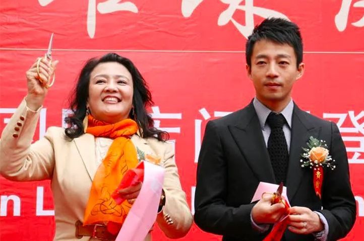 汪小菲|张兰点赞儿子败家评论，汪小菲单纯没心机，暗指他被张颖颖陷害