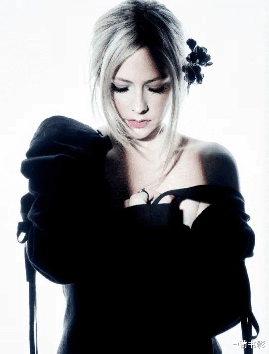 艾薇儿|20岁红遍全球，巅峰时期突然隐退！如今她回归，娱乐圈谁也挡不住