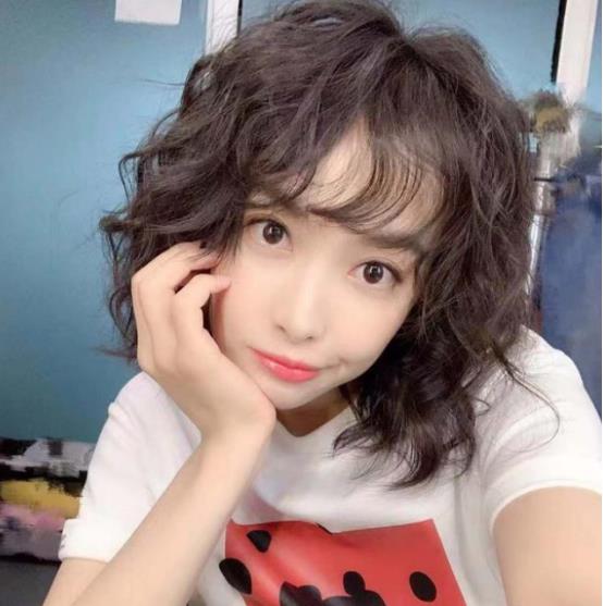 智商税 今年春天高龄女人，穿衣尽量避开这3种发型，显老土气还拉垮