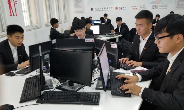 生肖|国内“过度饱和”的4大专业，不仅录取分数高，就业也很难