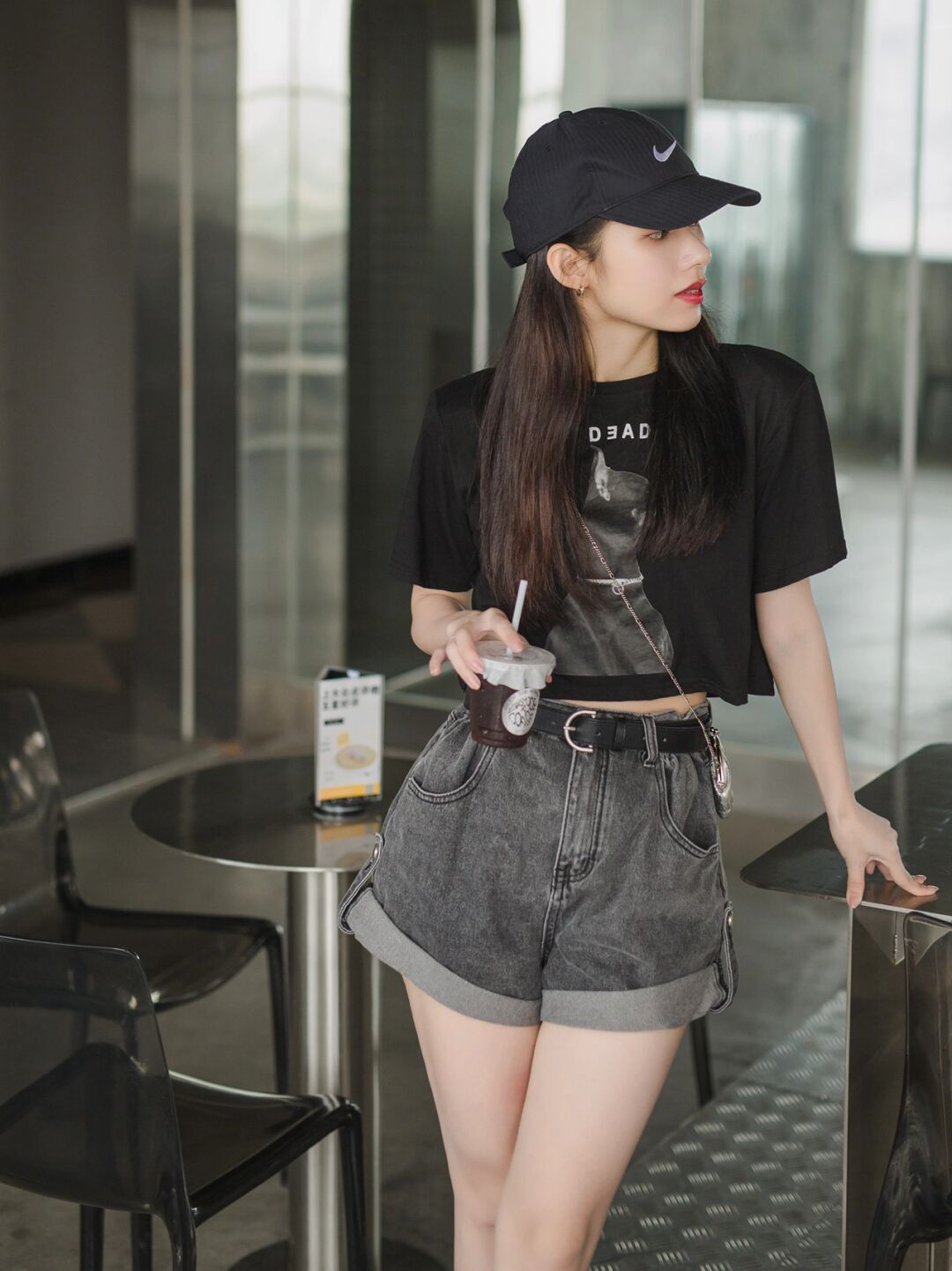 最近火了一种穿法,叫“短袖+牛仔裤”,高级时髦,少女感爆棚!