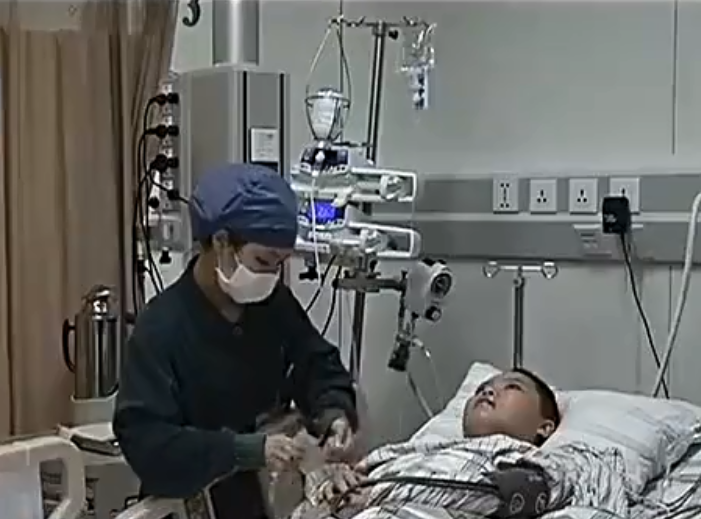 太冷血了!孕妇为救闺蜜儿子被撞瘫痪,闺蜜:她被撞和我儿子无关