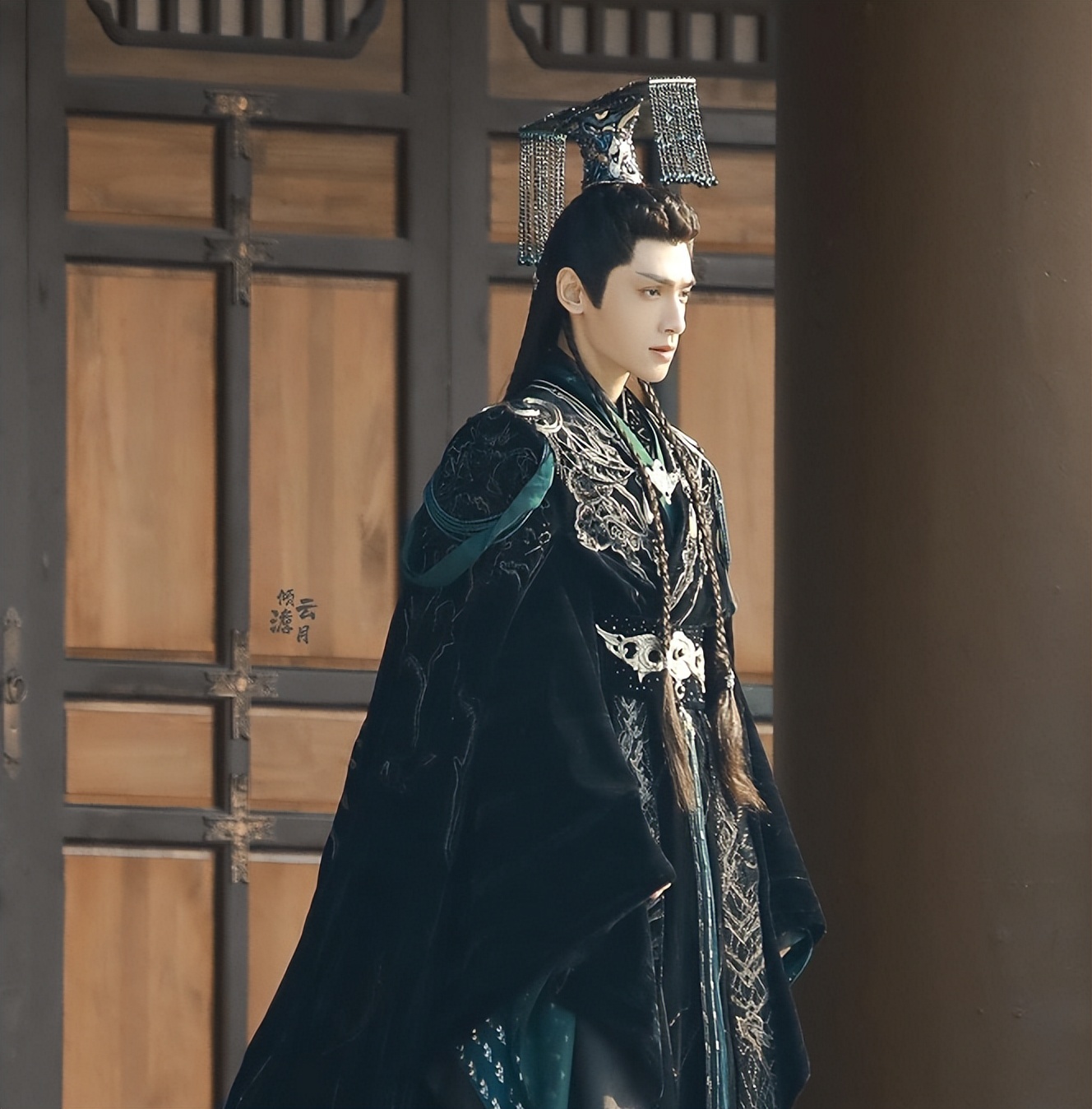 白梦妍|《长月烬明》还没来,罗云熙新剧就官宣开机,女主颜值不输白鹿!