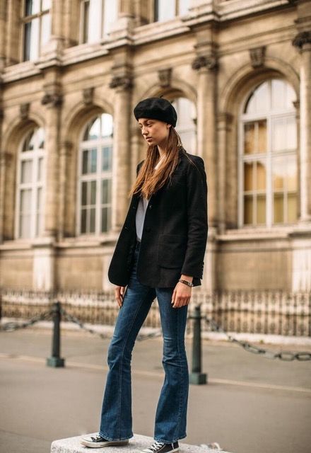 入秋后火了一款裤子,叫“马蹄裤”,显瘦显高,上衣随便搭都好看