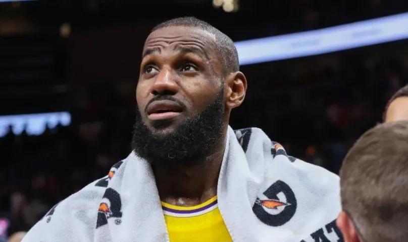 美媒列出NBA新年前夕比赛中单场得分最高的十次，詹姆斯独占一份