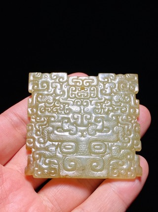 玉佩|春秋 和田玉籽料 青白玉 蟠虺纹 兽面纹 玉佩