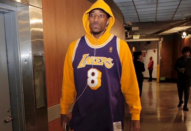 瓦妮莎不满德罗赞代言科比!40岁单身女富婆,近照韵味十足