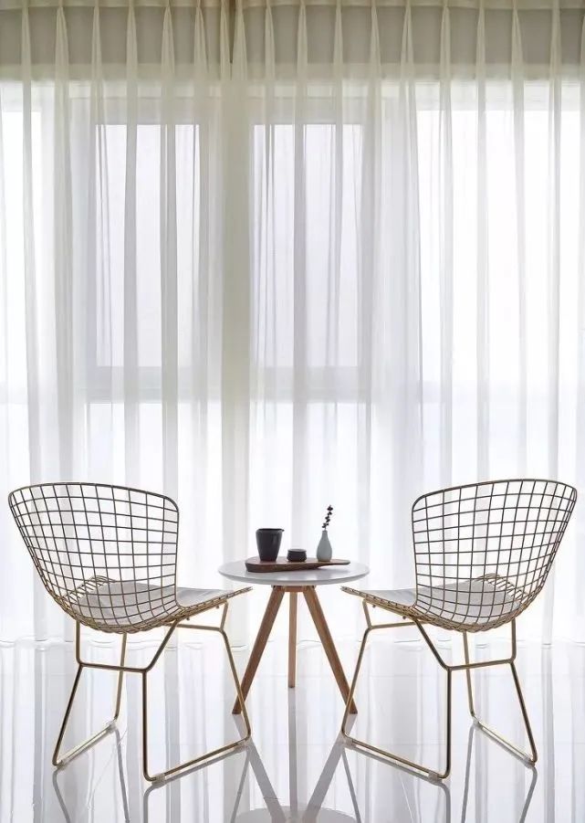 太神了!在阳台上这样贴瓷砖,面积立马扩大!