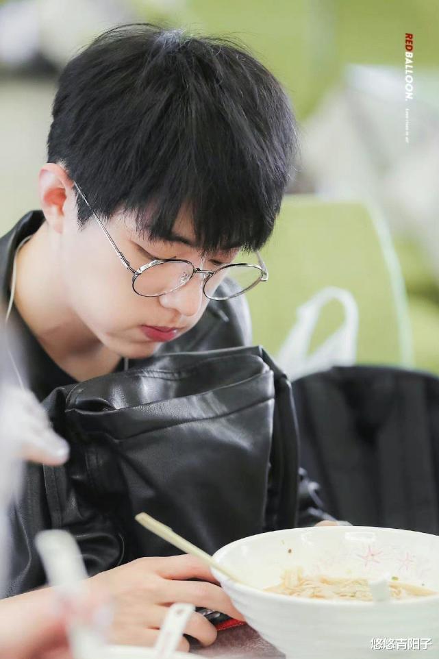 |出道六年，顶流四年，即使不见营业，可肖战的数据依旧一骑绝尘！