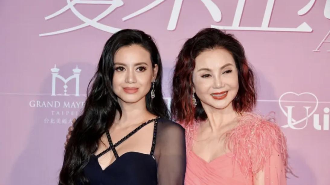 台湾|谢玲玲带女儿回台湾，38岁林恬儿美丽大方，举手投足尽展名媛风范