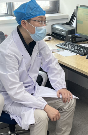 医生|58岁保安大哥腿部发热阵痛,以为是“风湿” 。医生:职业病!