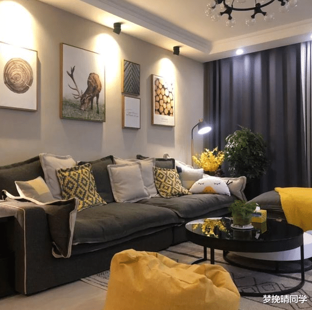 晒晒我家82平刚需两房，最喜欢进门餐厅卡座设计，漂亮又实用