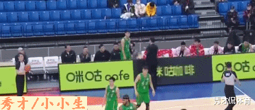 杨鸣|想上位先挨骂！辽篮挨骂小组再添一人，杨鸣锱铢必较21岁小将中枪