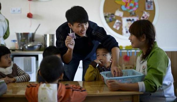 教师|幼儿园已成“女儿国”,“唐僧”来了也要走,原因简单又现实