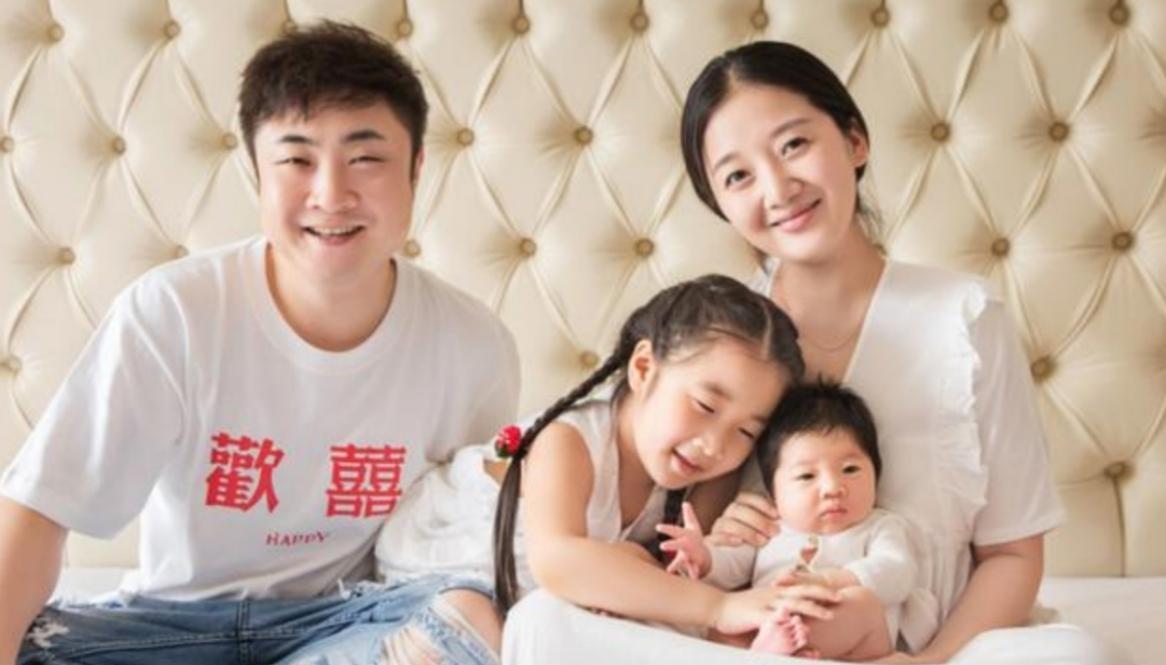 乔杉|乔杉妻子生日过二人世界，34岁皮肤白嫩被老公当宝宠，玫瑰撒满桌