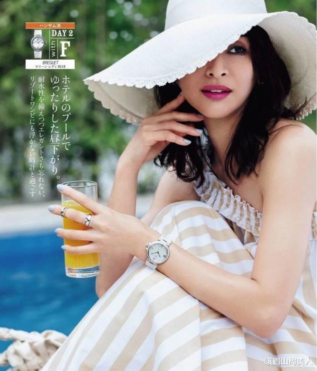 发型 建议中年女人：少烫“大妈卷”！其实这4种发型，更时髦显气质