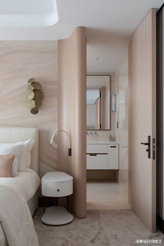 装修真没必要处处省钱,床头一侧弧形过渡,瞬间腾出一个衣帽间