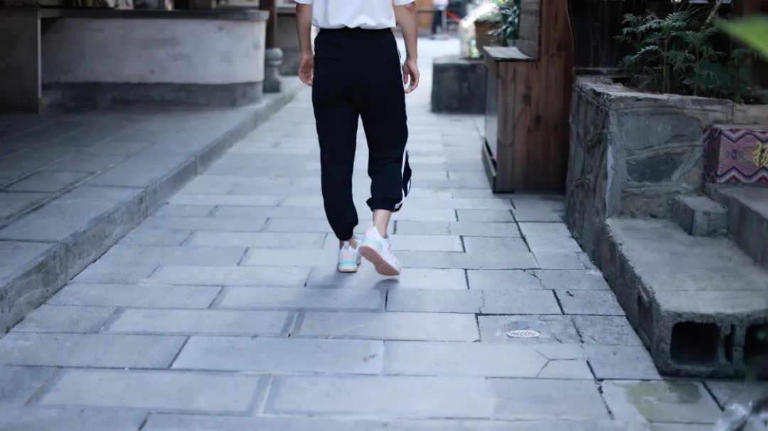 医生|女性50岁以后,想要延缓衰老,不妨做到这4件事,或有助身体健康