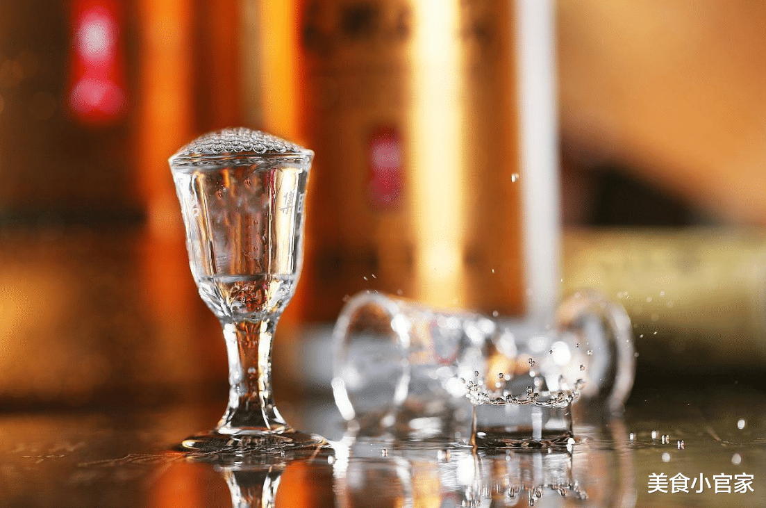 |领导说“你不喝就是不给我面子”，职场小白才会喝，精明人这样干