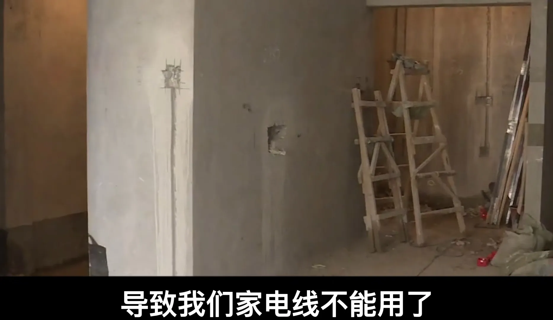 湖南长沙,一女子买了新房,楼上邻居想要做蹲厕,前来找 女子商量,女子并未同意