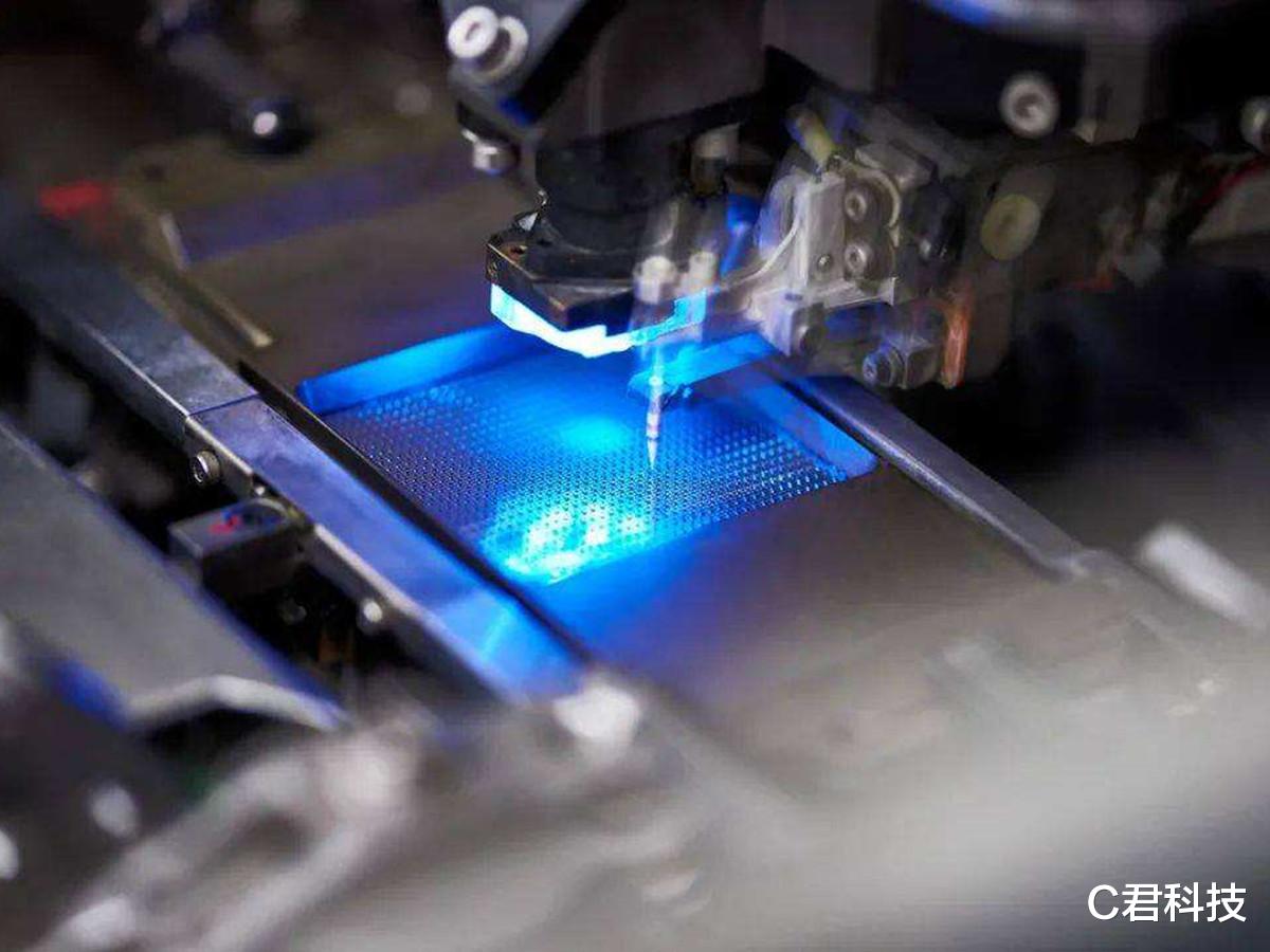 主板|4万亿新蓝海,华为正式宣布,外媒:该来的还是来了