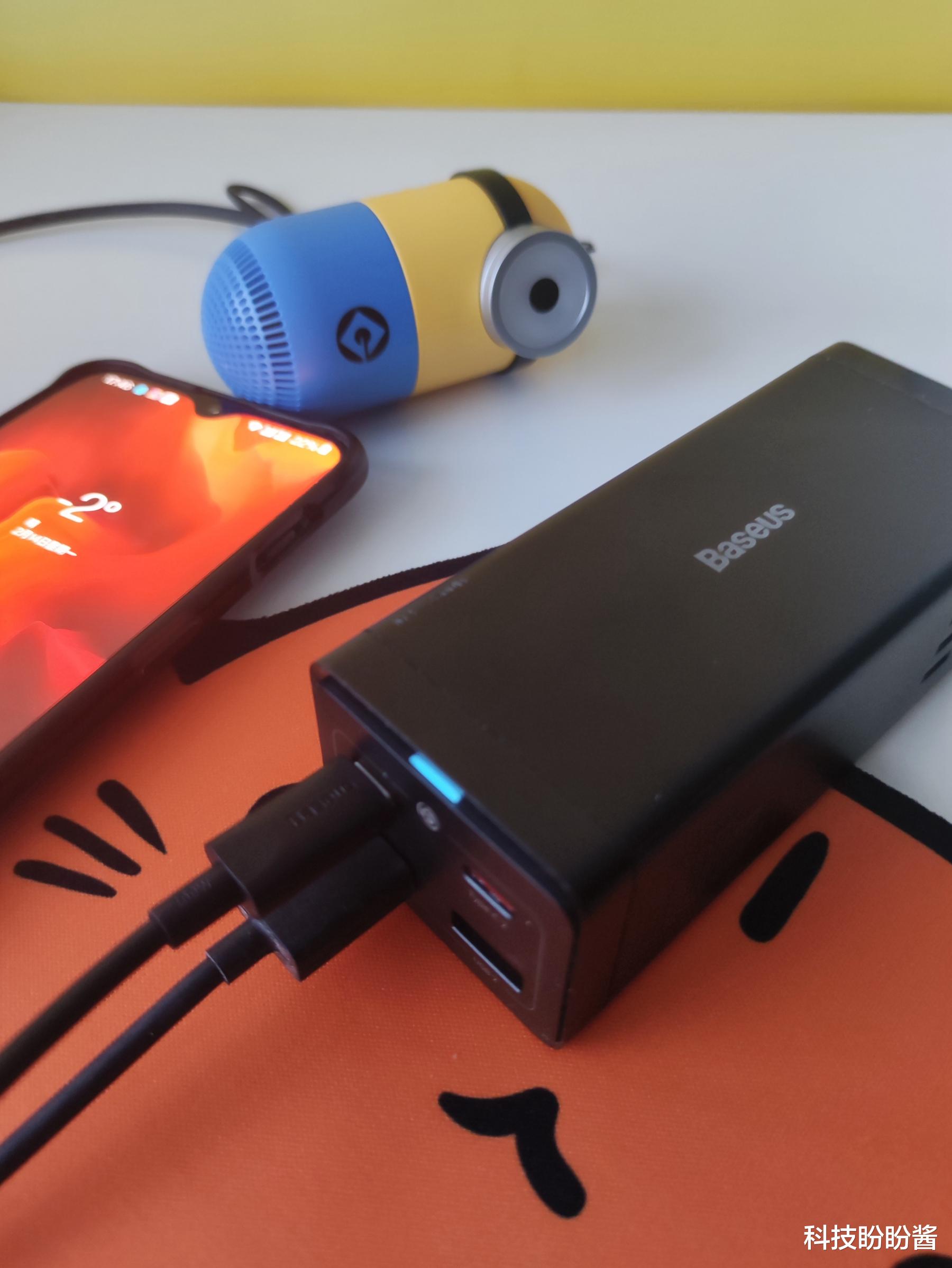 充电器|一个爱整洁的人,怎么能容忍办公桌面乱七八糟呢?