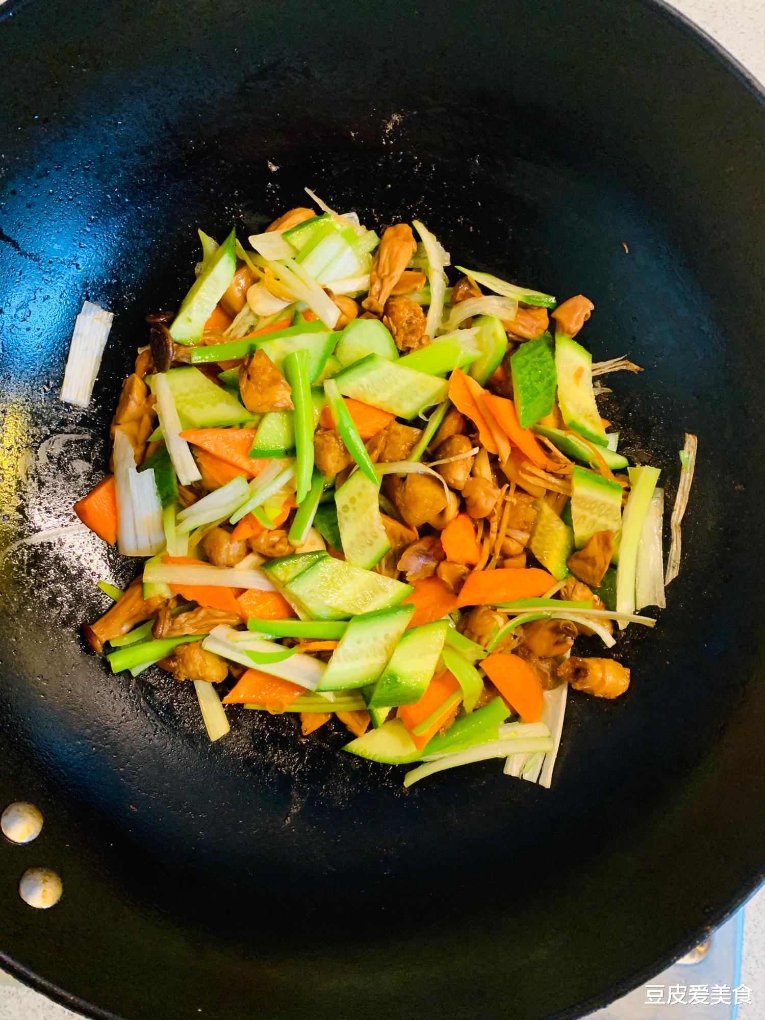 建议女人，有钱没钱，入冬少吃猪肉，常吃5种肉，皮肤好，气色足