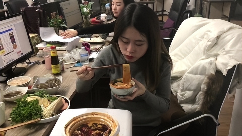 金寨|曾经力压李子柒,却因危险操作翻车,办公室小野如今怎么样了?