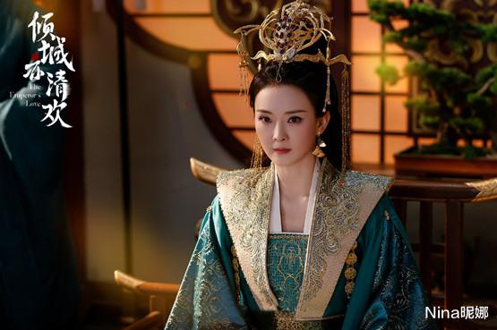 t恤 “晴格格”王艳真会玩！穿T恤扎马尾少女心泛滥，打喷嚏还变爱心