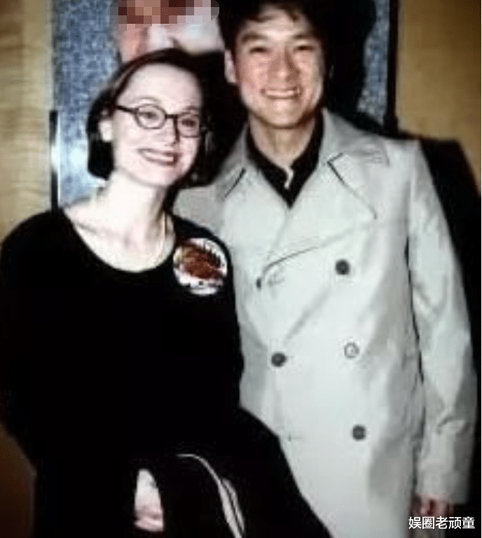 周华健|周华健与儿子同框，因长得太成熟，一时竟分不清谁是儿子谁是爹