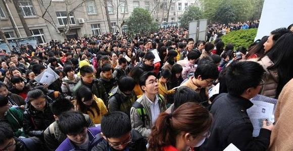 求职|在公务员考试里，被誉为考公能手的文科生，这六个专业成功率更高