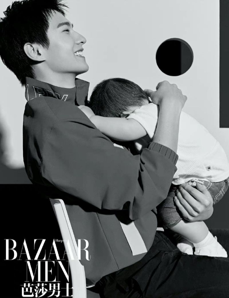 杨洋|杨洋赵露思《且试天下》定档4.15？杨洋万年不变抱娃姿势又被扒上热搜啦！