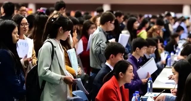 华为|人才紧缺的几大专业，各公司都抢着要人，毕业后年薪估值30万！