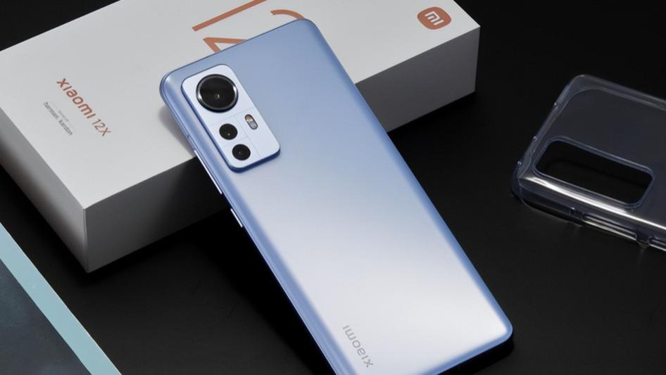 小米科技|小米12对比荣耀Magic4，价格相差不大，那应如何选择？