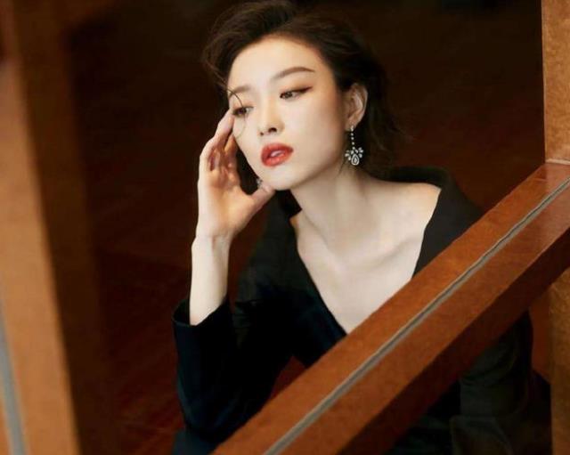 倪妮|倪妮被质疑片场耍大牌,还有助理给穿鞋扔垃圾,网友:习惯了吧