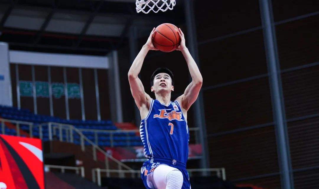 约维奇|场均19+6！场均8+5！郭昊文靠边，他才是CBA最强00后球员