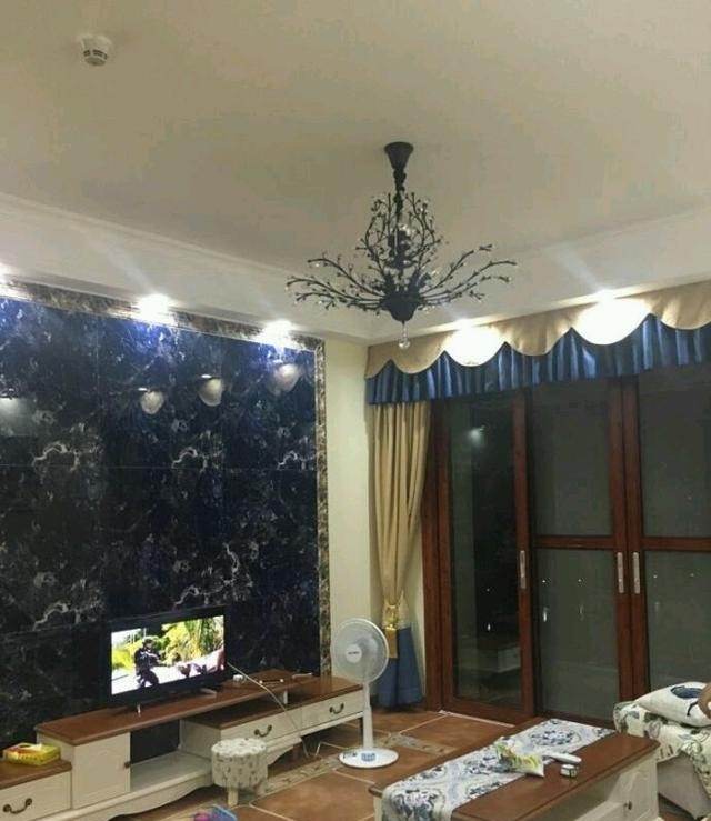 婆婆20万把新房装成这样，真糟心！电视背景墙看一次哭一次！