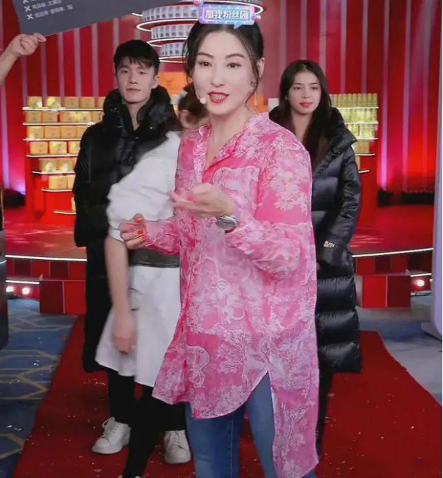 张柏芝|42岁的张柏芝带货捞金被骂无所事事，渴望爱情隐藏玄机，与三孩父亲彻底分道扬镳