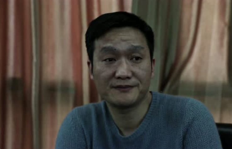 男子用200万赚到4亿,曾经戴名表开豪车,如今穿60元的地摊货