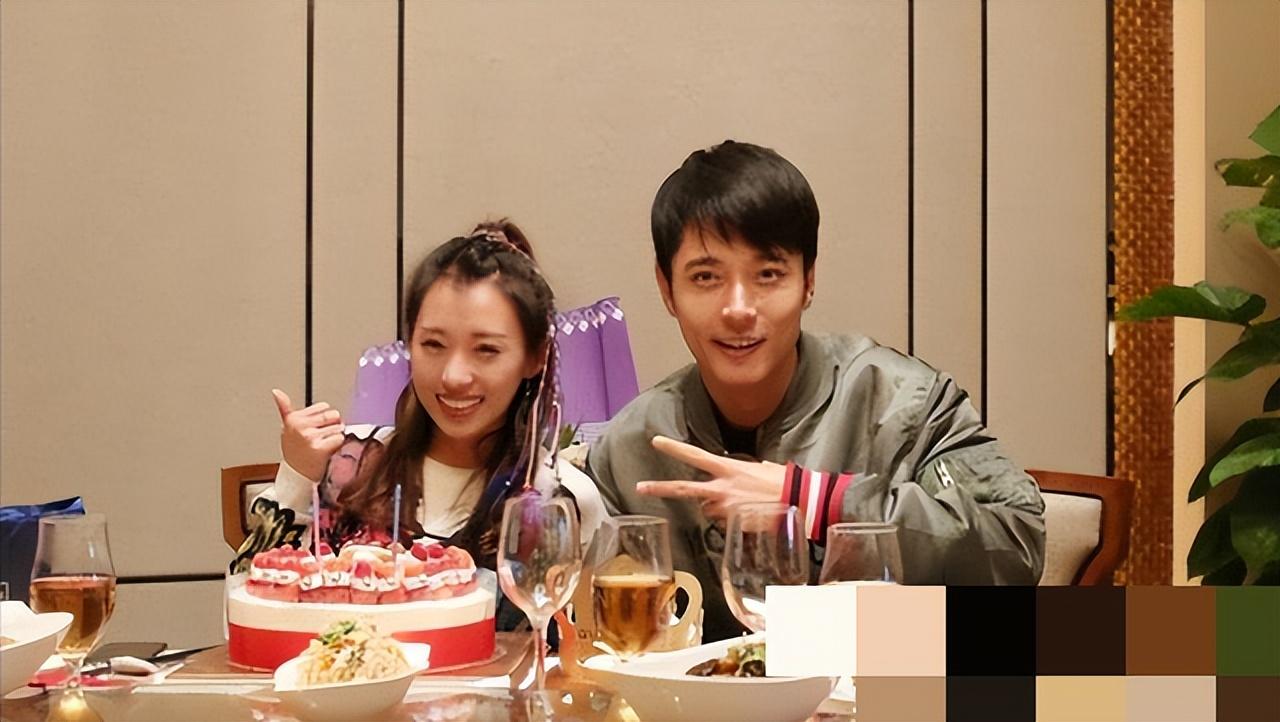 洪欣|51岁洪欣,县城街头商演,原相机下状态良好,网友夸赞接地气